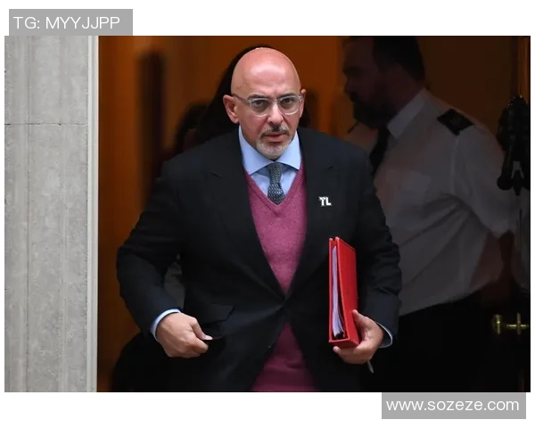 英国警方对足球明星展开严厉调查以打击腐败和不当行为